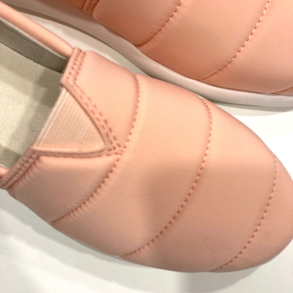 TOMS dusty pink matte woven shoes. Ortholite foam insoles - Picture 3 of 11